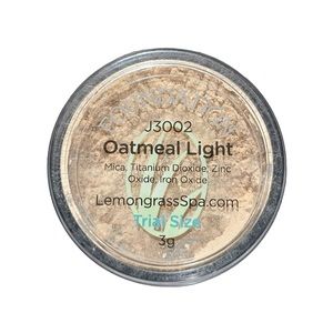 Unopened Lemongrass Spa Mineral Foundation Oatmeal Light (3g)